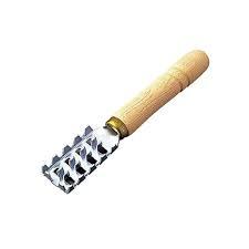 6.5" L Iron Fish Scaler W/ Wood Handle / 12